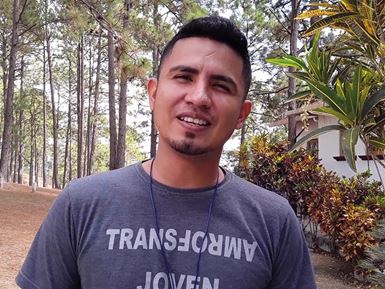 Erick is helping children and teenagers in his community to choose peace instead of violence. Photo: Transforma Joven