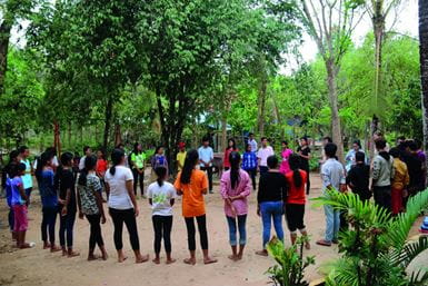 La capacitación de habilidades prácticas para la vida ayuda a los jóvenes a aprender a vivir de forma independiente cuando egresan del cuidado residencial. 