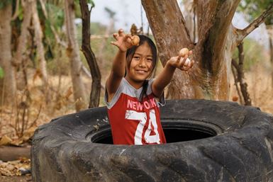Eating healthy, nutritious food can help us live longer. Photo: Andrew Philip/Tearfund
