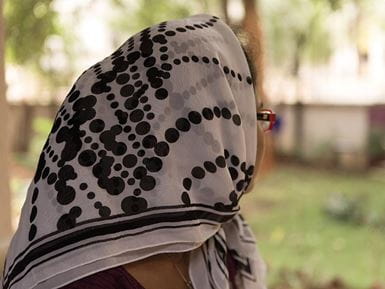 Las sobrevivientes de violencia sexual y de género suelen mantener silencio acerca de su dolor. Foto: Mark Lang/Tearfund