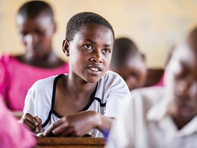 Promouvoir l’éducation des filles peut être une approche efficace pour lutter contre les MGF/E. Photo : Richard Hanson/Tearfund