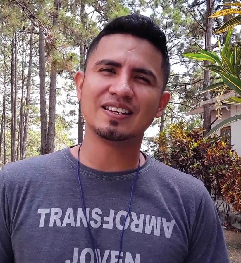 Erick is helping children and teenagers in his community to choose peace instead of violence.  Photo: Transforma Joven