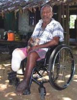 Benjamin Ramo disfruta de la libertad que le ofrece su silla de ruedas.
