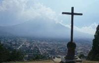 Una vista sobre la ciudad de Antigua en Guatemala. Foto: Jim Loring/Tearfund