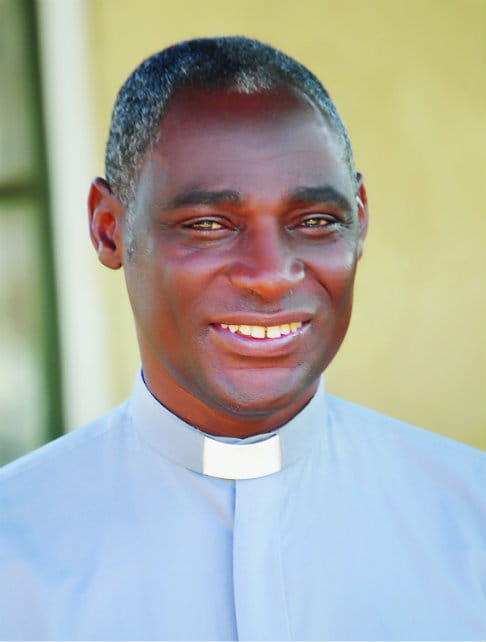 Le révérend professeur et chanoine Gideon B. Byamugisha a été le premier responsable religieux africain à déclarer ouvertement son statut séropositif. Photo : Sandra Nabulaku