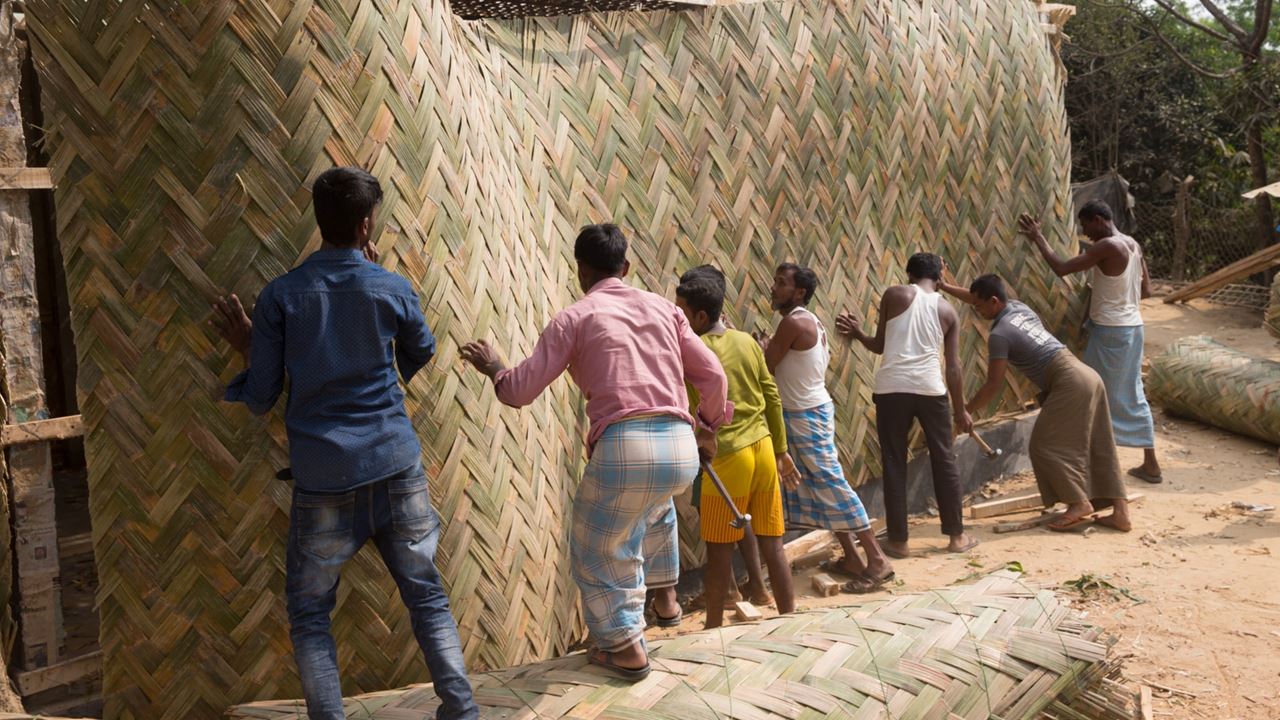  A community helps to reconstruct a children's centre in Bangladesh.