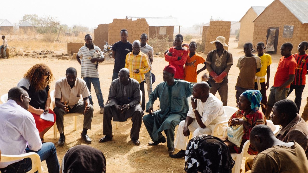 Discussion entre les membres du Programme de mobilisation de l’Église et de la communauté au Nigeria. Photo: Andrew Philip