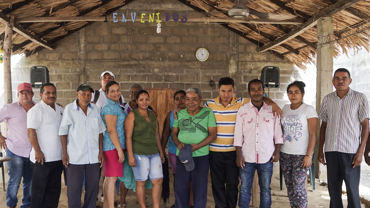 Des membres d’une communauté dans le nord de la Colombie qui ont reconstruit leur vie grâce à l’assistance d’Églises partenaires locales de Tearfund. Photo : Lydia Powell